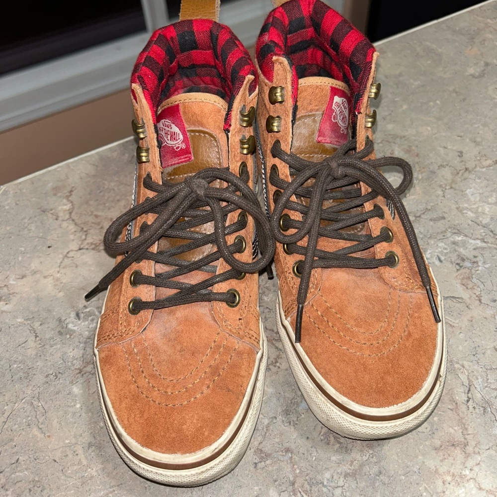 Vans Sk8-Hi MTE-1 shoe men’s size 5 great condition